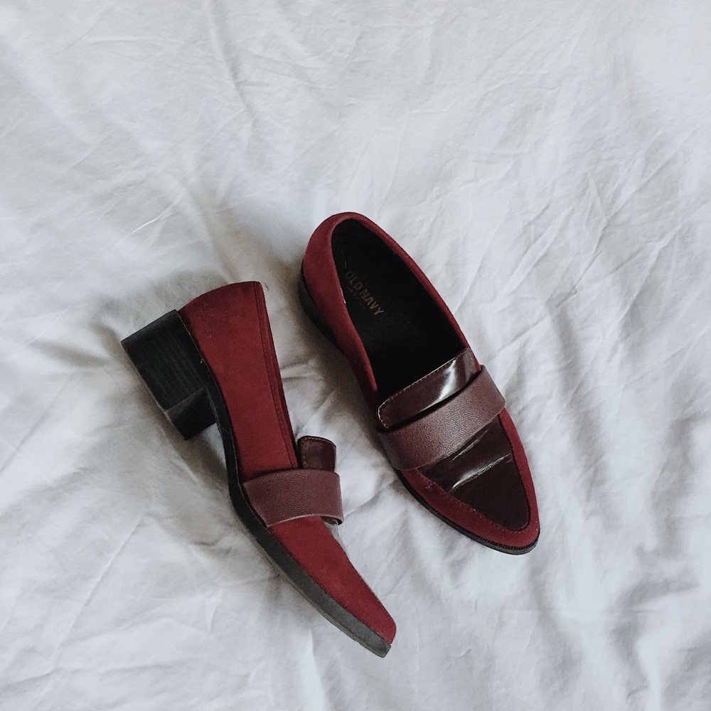 Maroon pointed loafers