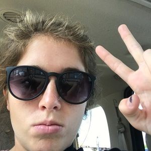 Meet your Posher, Scarlet