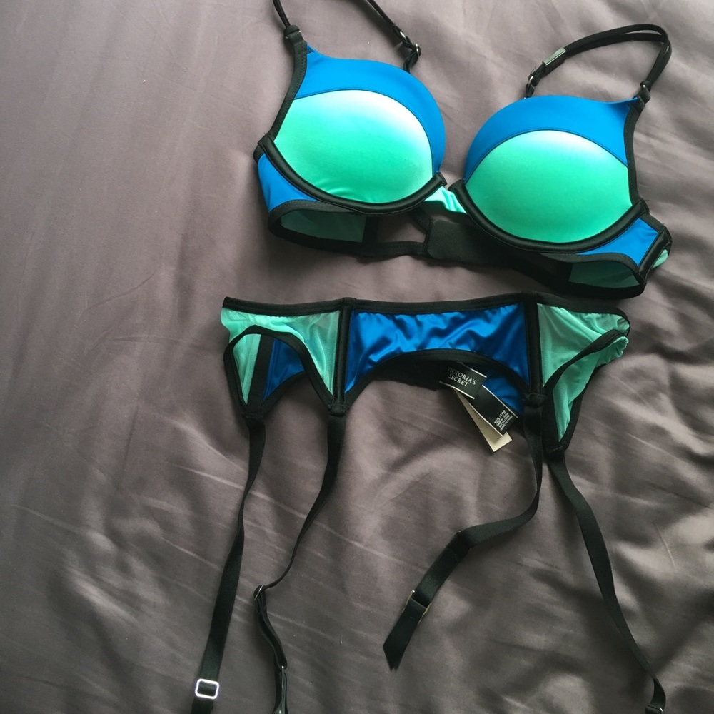 VS very sexy push-up bra and matching garter belt