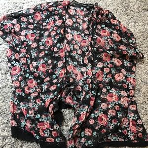 Mason & Mackenzie Floral Kimono