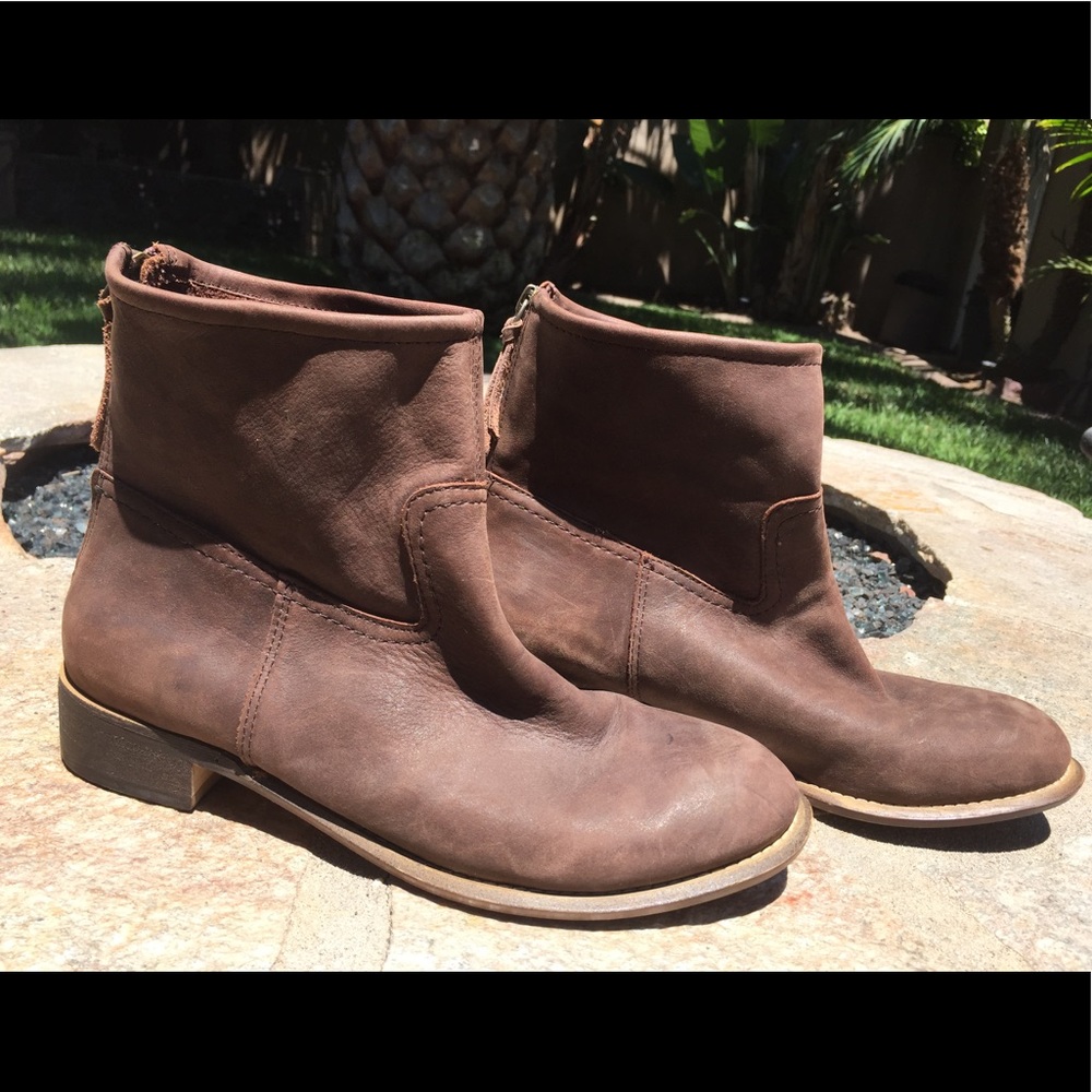Brown leather zip up back booties, size 8