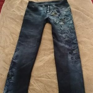 Stretchy leggings made to look like jeans