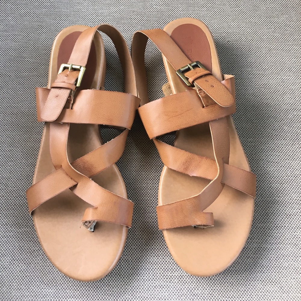 Size 9 1/2 Ruff Hewn brown platform sandals
