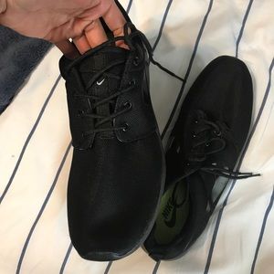 All Black Nike Roshe Run