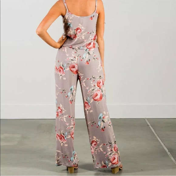 GORGEOUS FLORAL ROMPER 🌸 - Picture 2 of 2