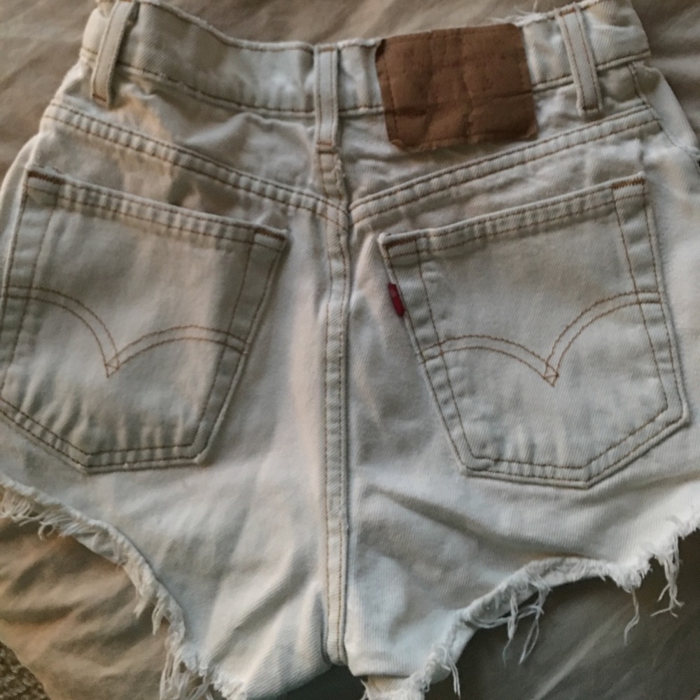 High waisted Levi shorts