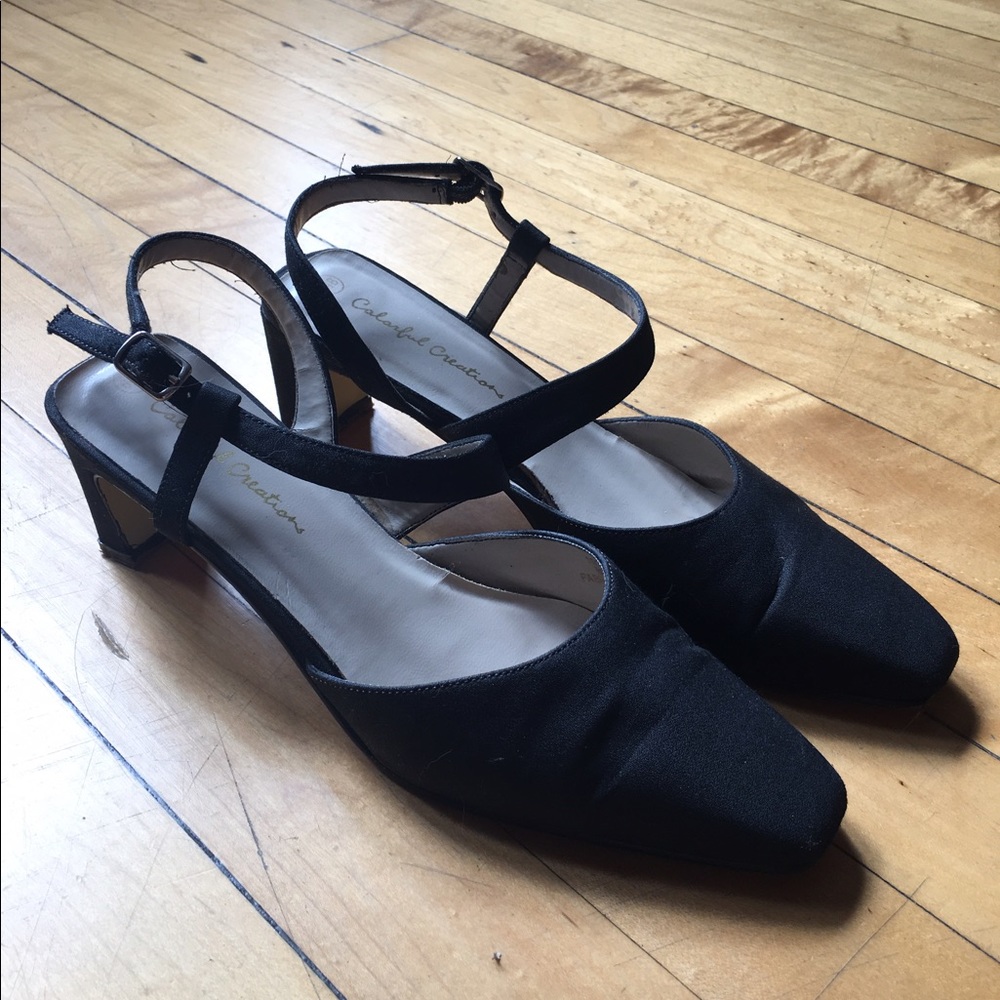 Vintage black kitten-heeled Mary Janes! 🎲