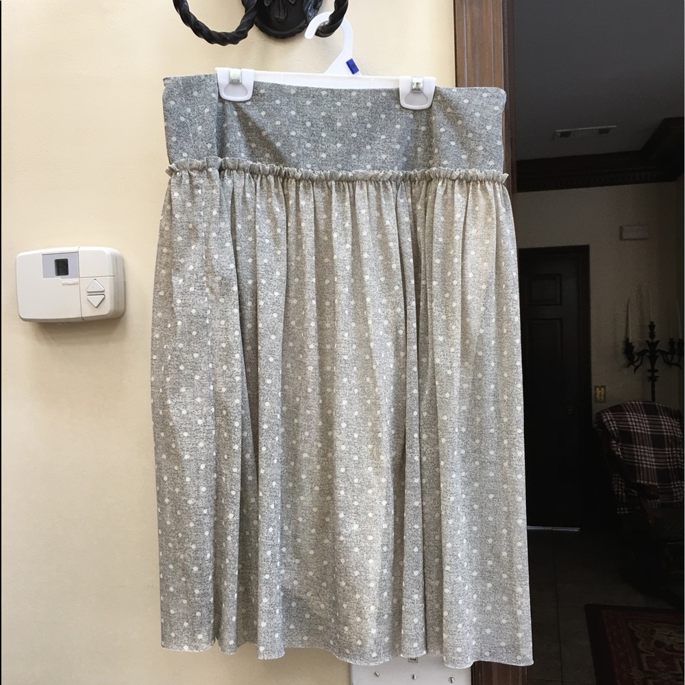 Polka dotted grayish skirt.