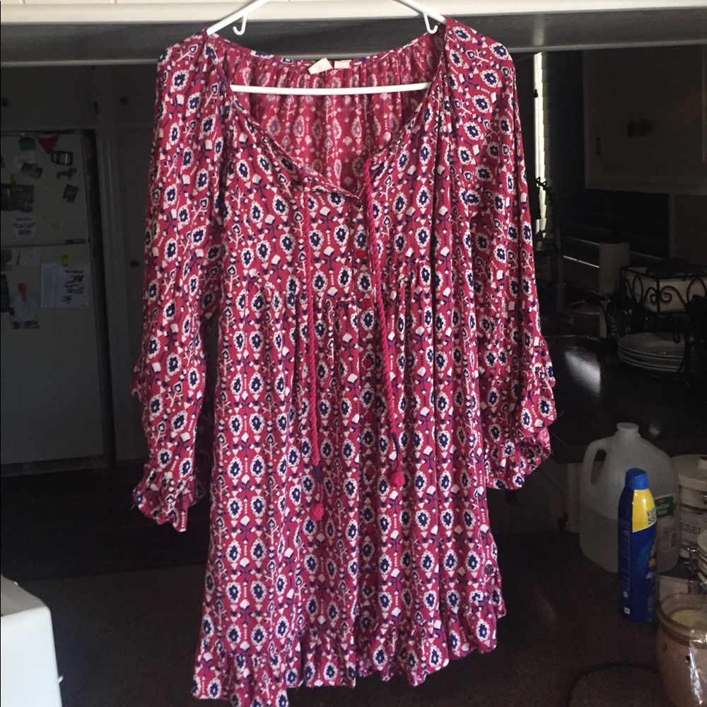 a 1970s style dress