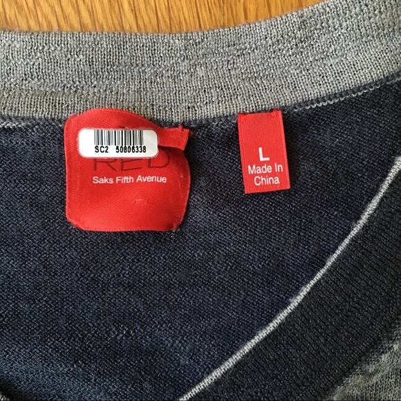  Saks Fifth Avenue Faded Sweater - Picture 3 of 3