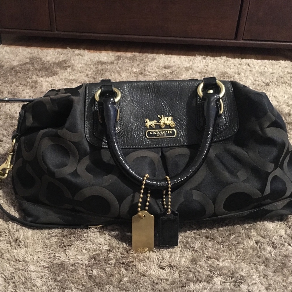Black "C" print Coach purse!