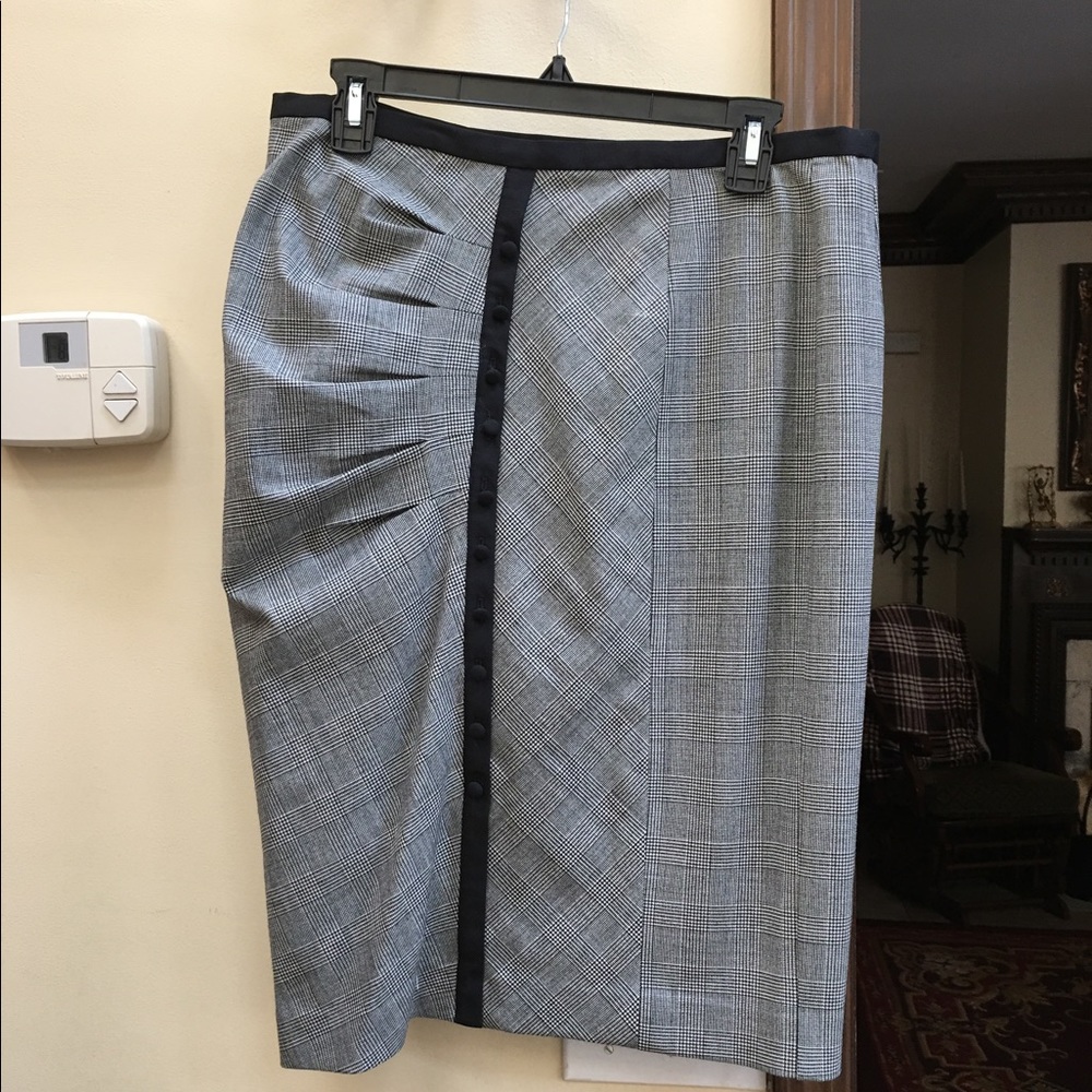Per Se gray and black suit skirt.