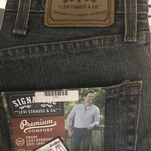 Levi's men relaxed fit 38x32 New
