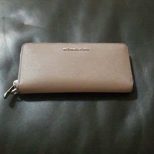 Like NEW Authentic Michael Kors Wallet