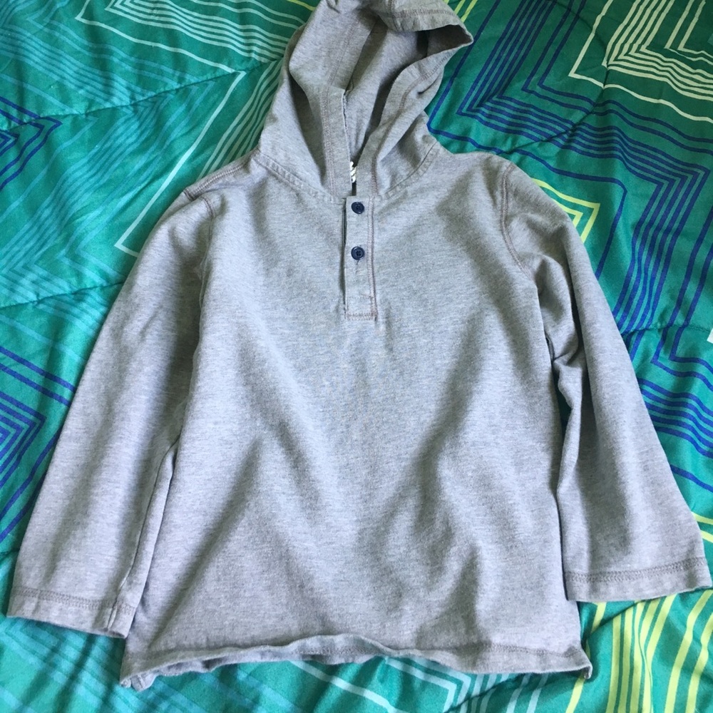 Crazy 8. Boys Size 5 Yrs. Gray buttoned Pullover.