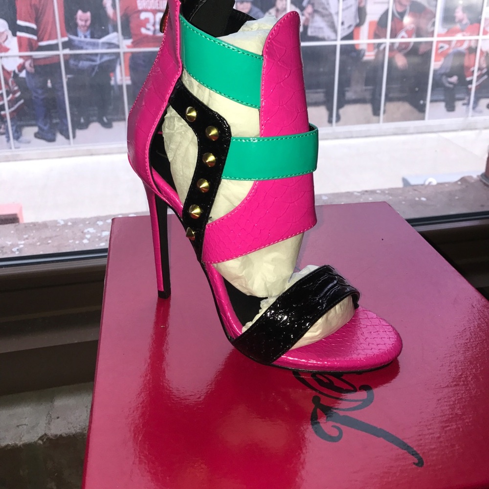 Nelly Bernal pacco sandal