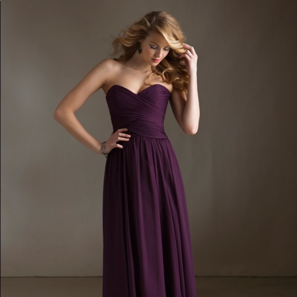 Gorgeous sweetheart evening gown.
