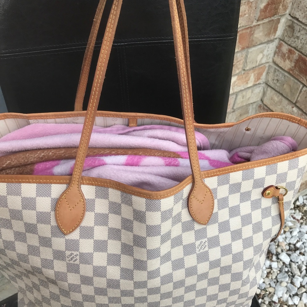 (SOLD)Authentic Louis Vuitton Neverfull gm - Picture 3 of 8