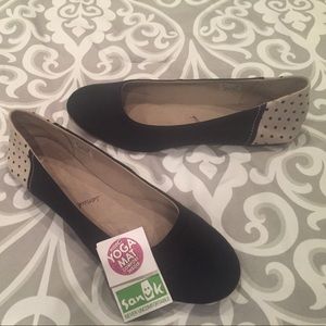 NWT Sanuk Yoga Mat Ballet shoes