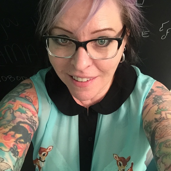 Hi! I’m Sandi & I love all things vintage & 🐶😻 - Picture 6 of 12