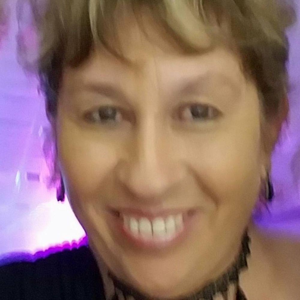 Meet your Posher, Evelia