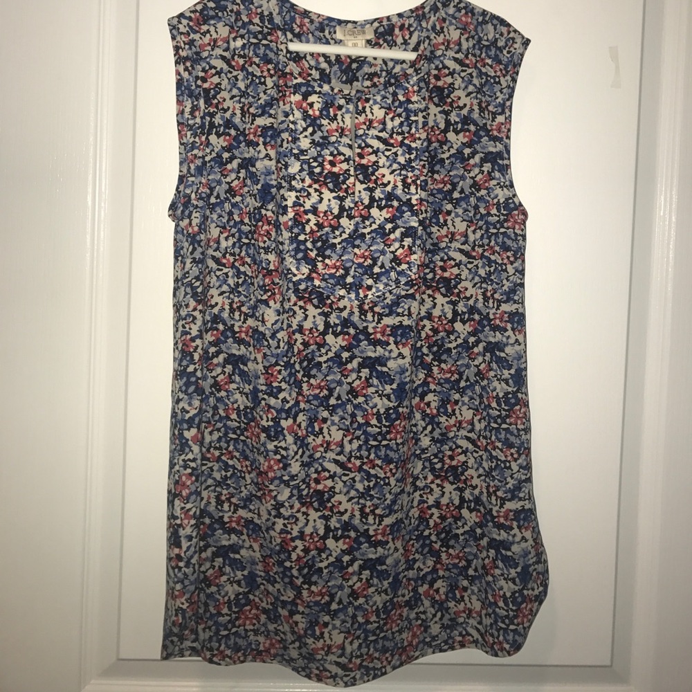 NWT Floral Print Sleeveless Blouse