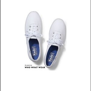 White lace up keds