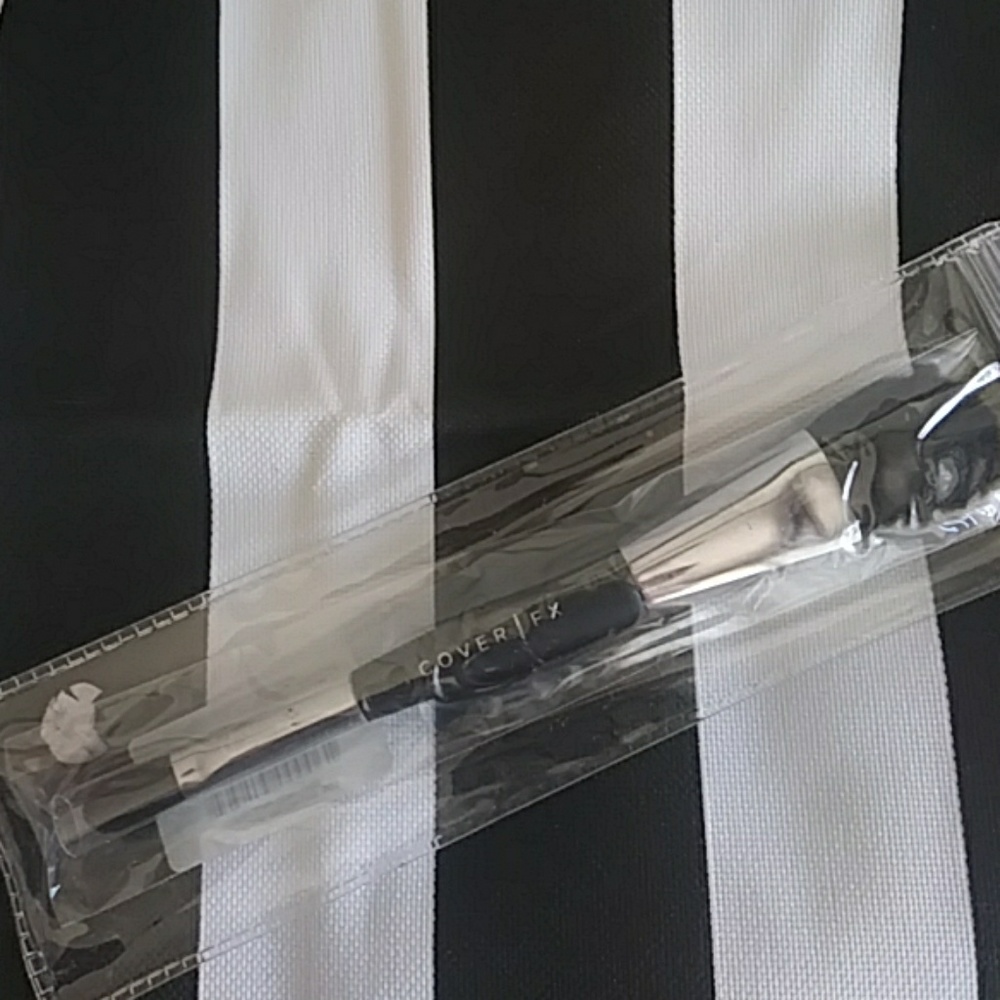 NWT Coverfx contour/blush brush🎇🎆
