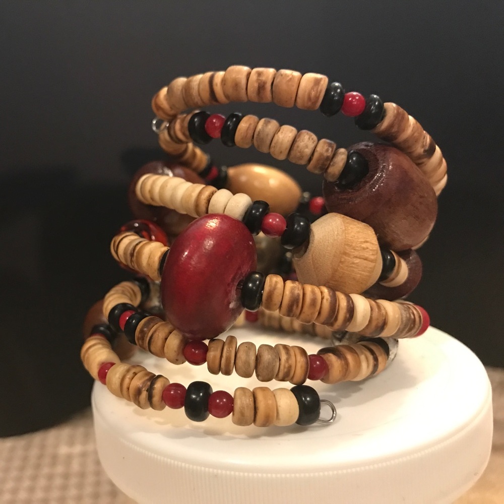 Spiral wood and glass beads bracelet