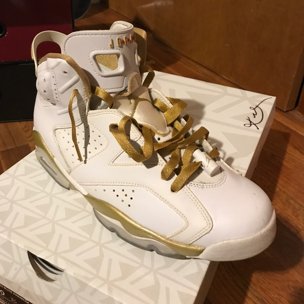 Jordan 6 Golden Moment Pack