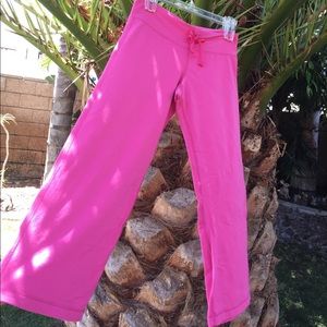 Hot pink vintage lululemon yoga pants size 6