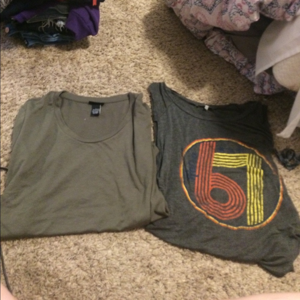 Muscle tee and tshirt bundle