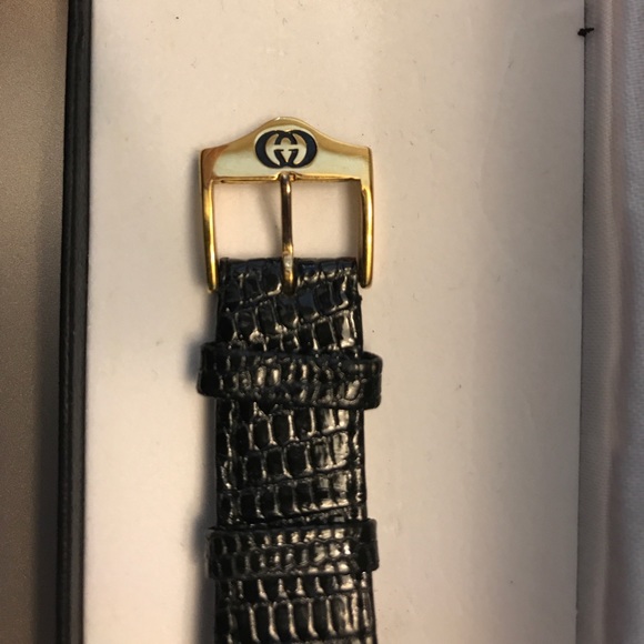 Gucci watch 4500M unisex