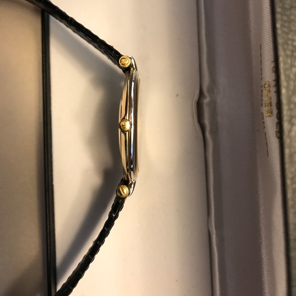 Gucci watch 4500M unisex
