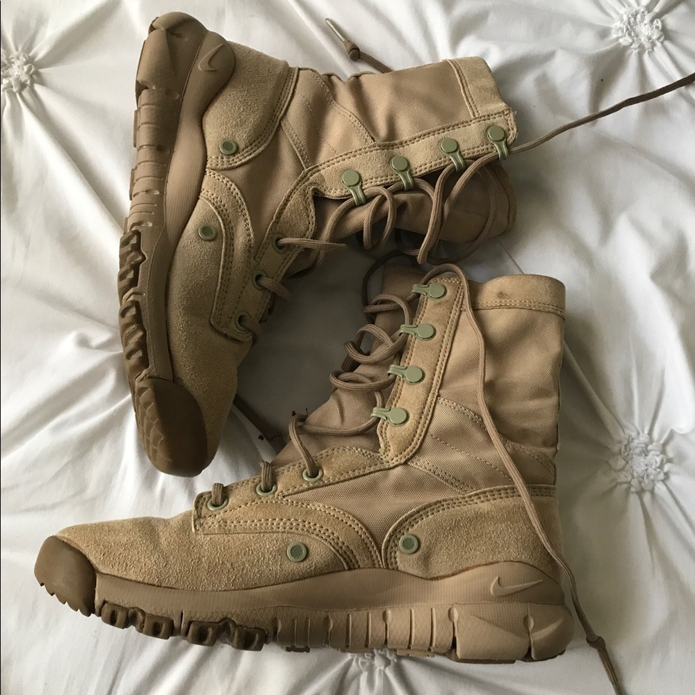 NIKE sfb boots