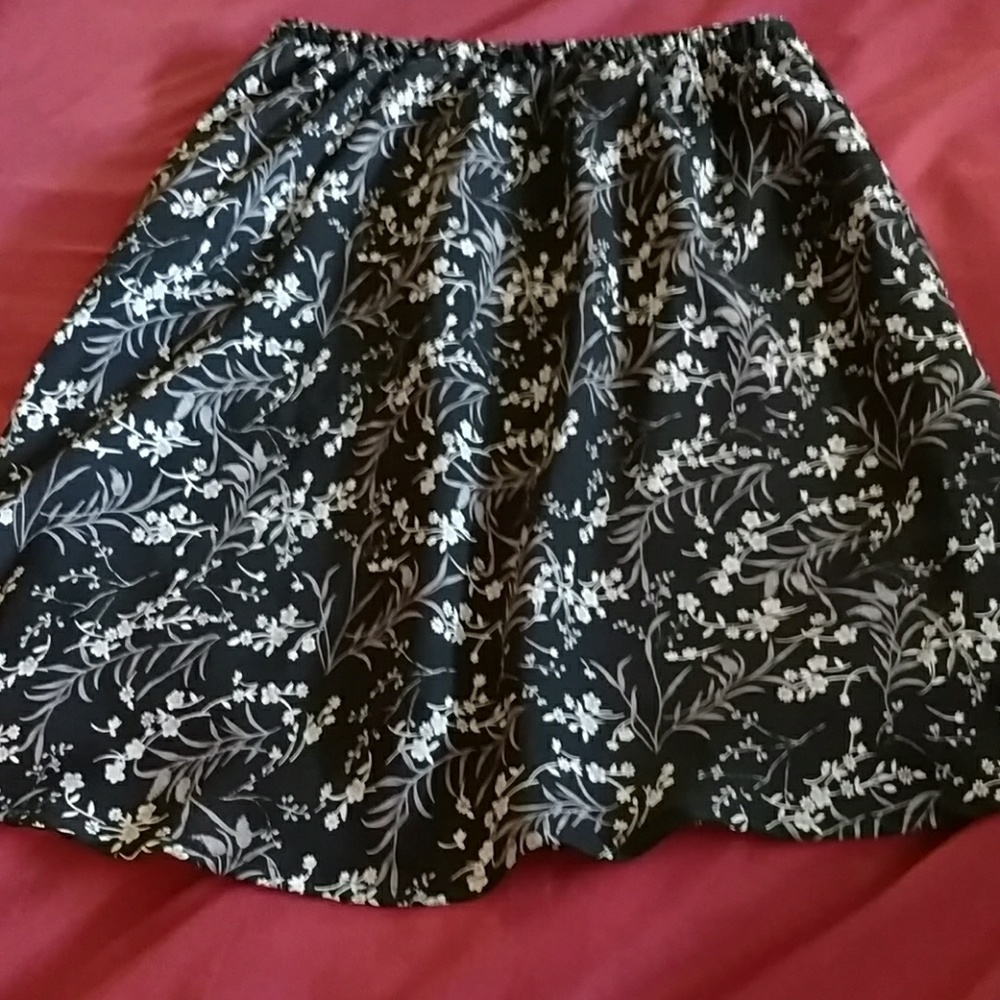 Beautiful skirt for the office.