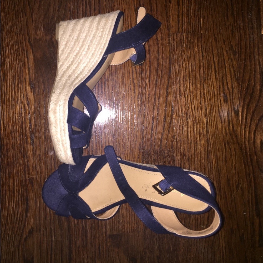 Navy blue/cork wedges.