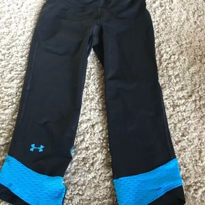Under Armour cropped leggings.