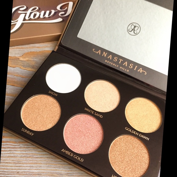 Anastasia Beverly Hills Other - BNEW Anastasia Glow Kit