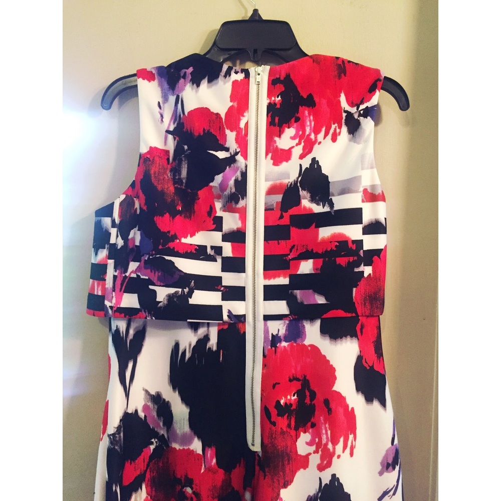 Patterned Dress - Picture 2 of 4