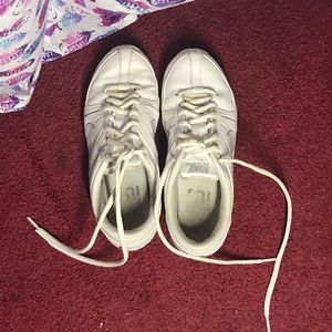 Cheer shoes