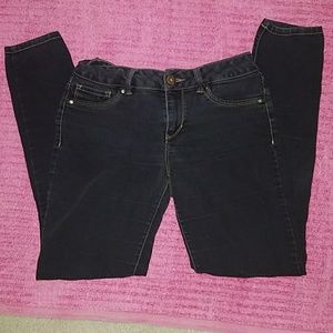 Juniors size 7 darker denim skinny jeans