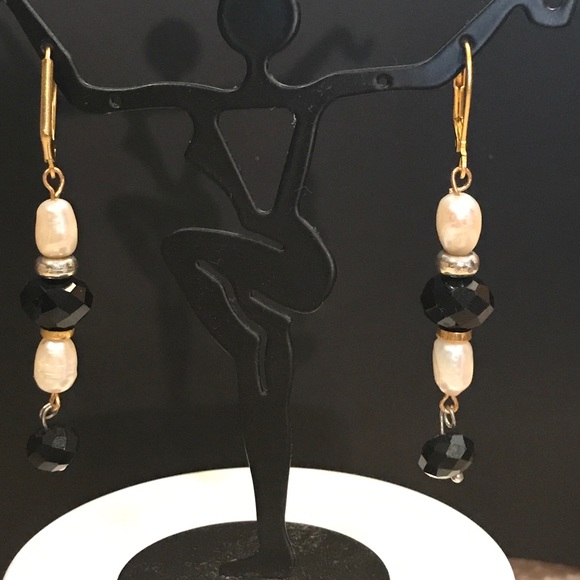 Black with fresh water pearl earrings - Picture 2 of 2