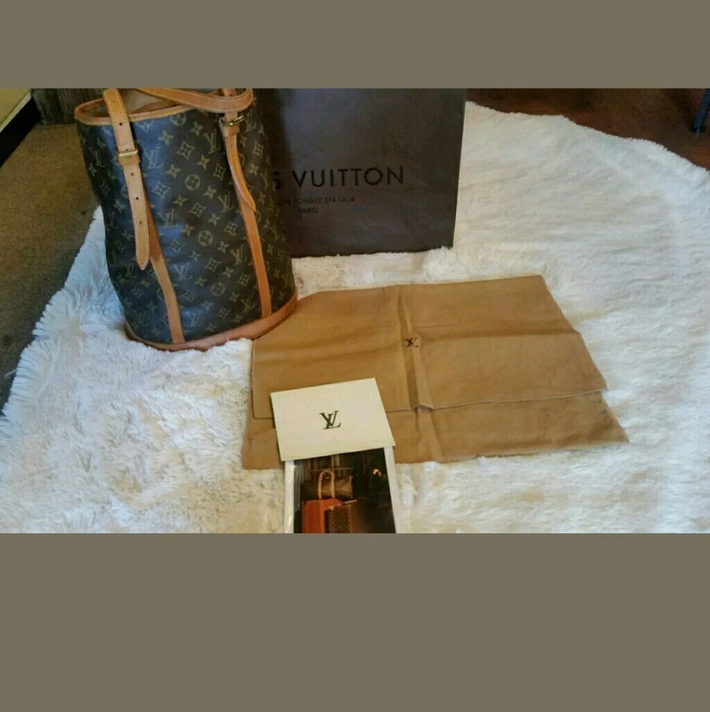 Louis Vuitton GM (Grande) Bucket Bag