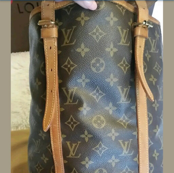 Louis Vuitton GM (Grande) Bucket Bag - Picture 3 of 7