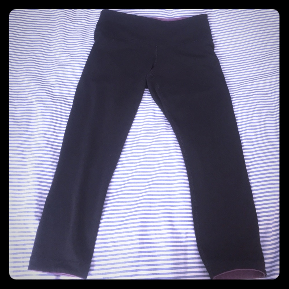 Lululemon Crop Black/Purple Fog - Size 6 HOLDING
