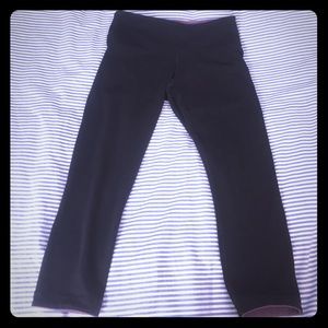 Lululemon Crop Black/Purple Fog - Size 6 HOLDING