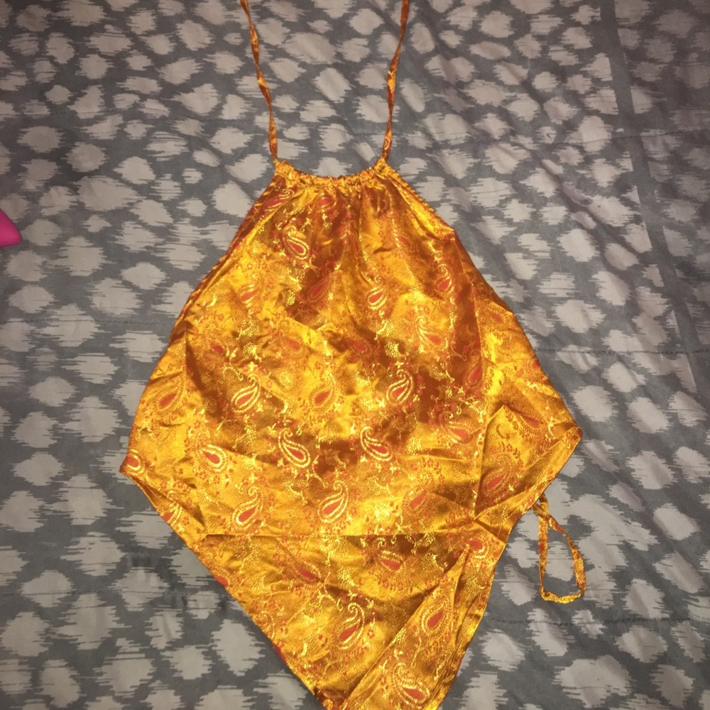 Culture backless crop top!