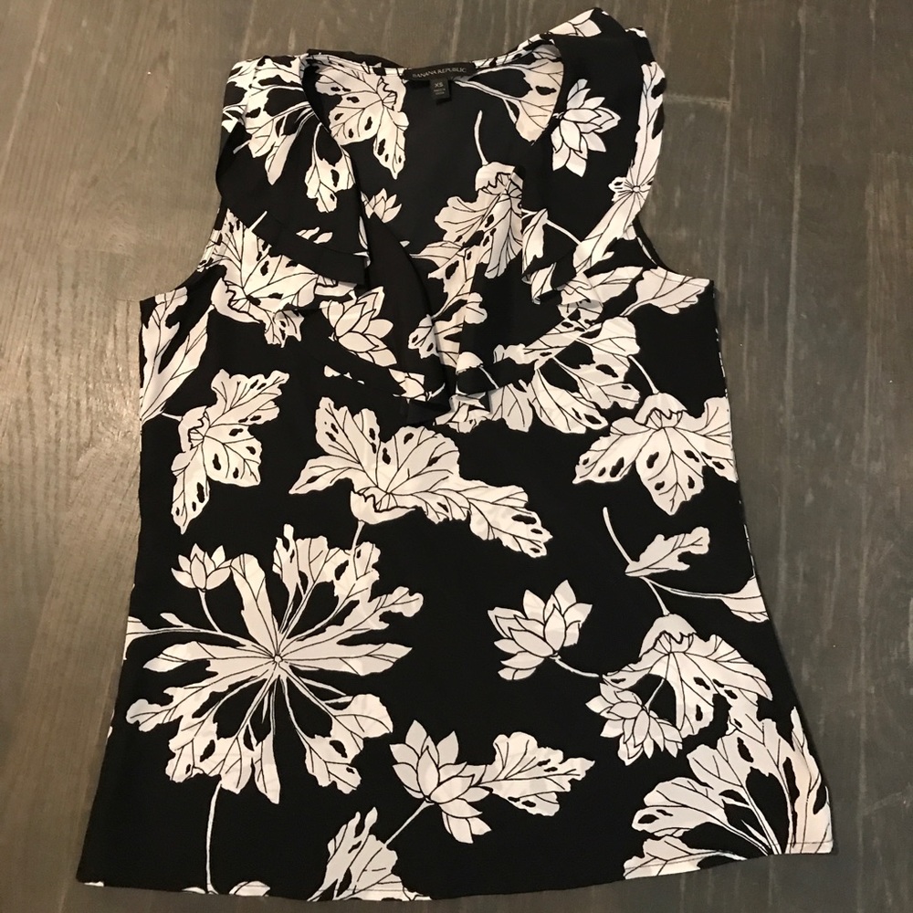 Last chance- any offer!! Banana republic