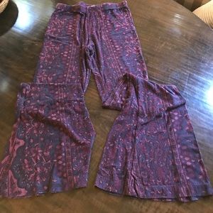 Cool Bellbottomed stretch pants